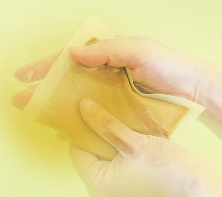 パックもみ出し